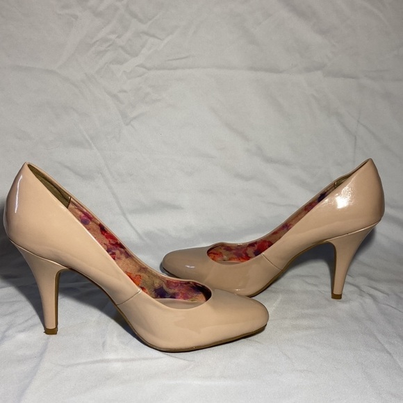 FERGALICIOUS Symphony Nude Patent Heels - Women’s 9.5 - Picture 4 of 9
